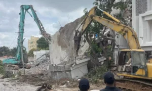 HYDRAA Destroys Illegal Buildings