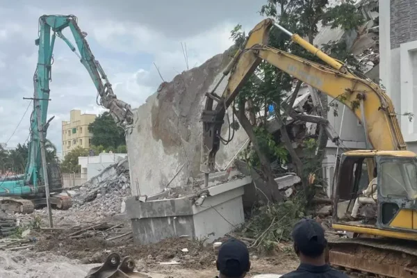 HYDRAA Destroys Illegal Buildings